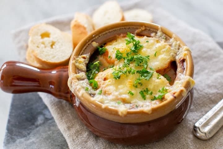 Easy Onion Soup | The Travel Palate