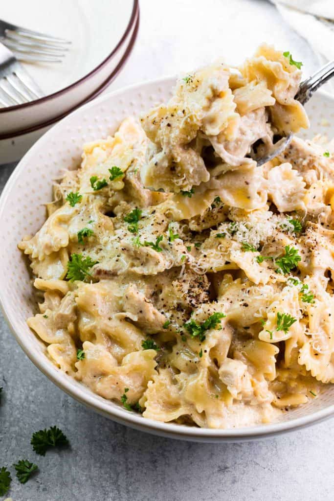 Instant Pot Chicken Alfredo - The Travel Palate