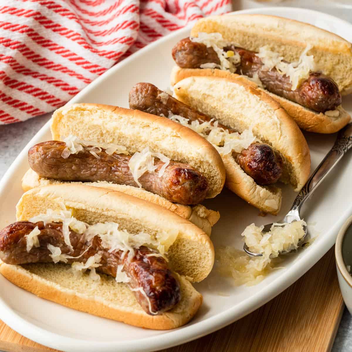 https://www.thetravelpalate.com/wp-content/uploads/2022/08/air-fryer-brats-30.jpg