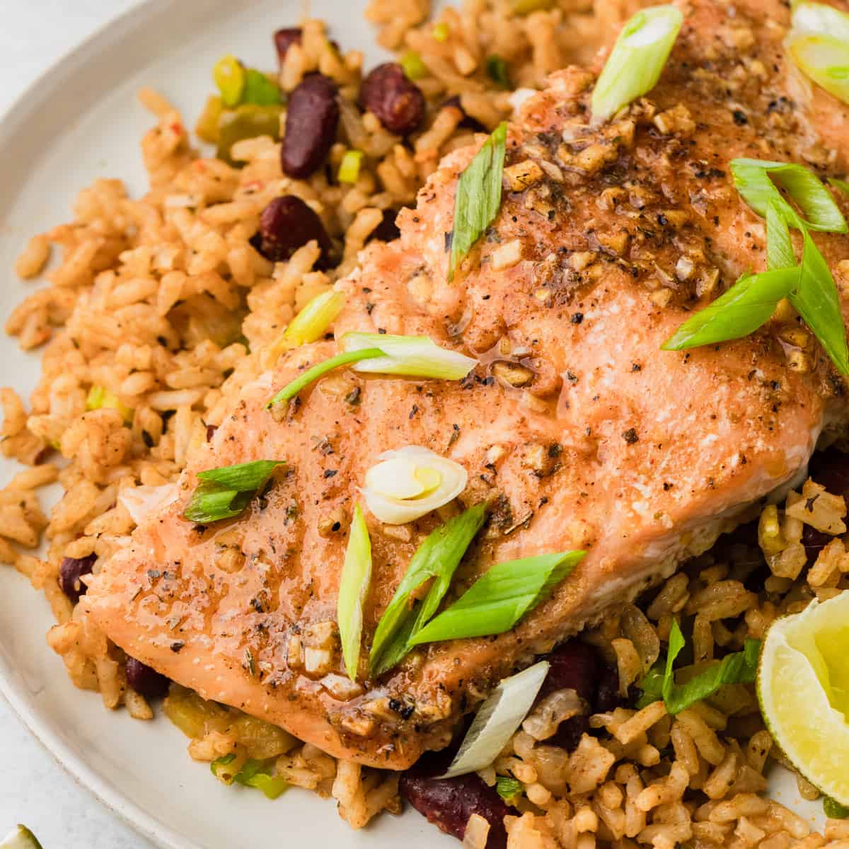 https://www.thetravelpalate.com/wp-content/uploads/2022/11/cajun-baked-salmon-11.jpg