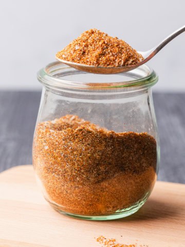 Texas Roadhouse steak rub recipe in a jar.